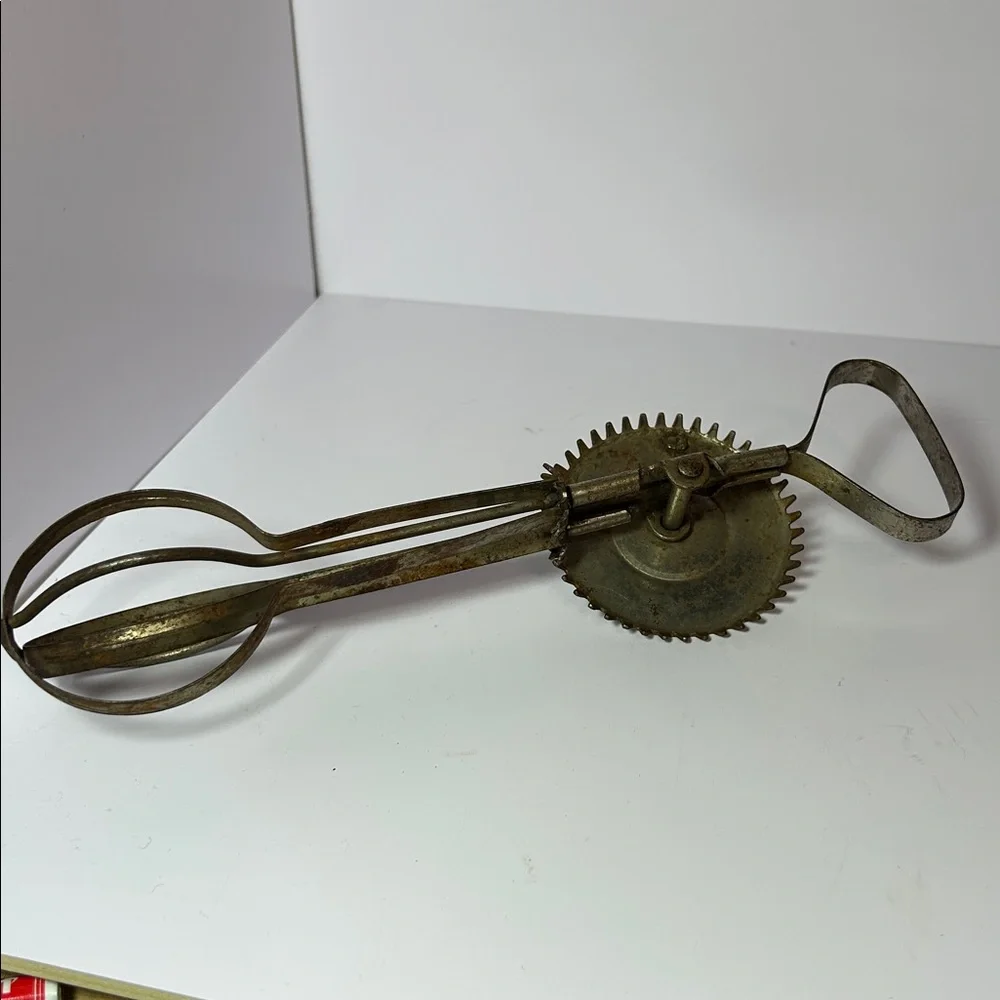 Vtg A&J Lady Bingo No 70 Hand Mixer Egg Beater Pat Farmhouse Primitive